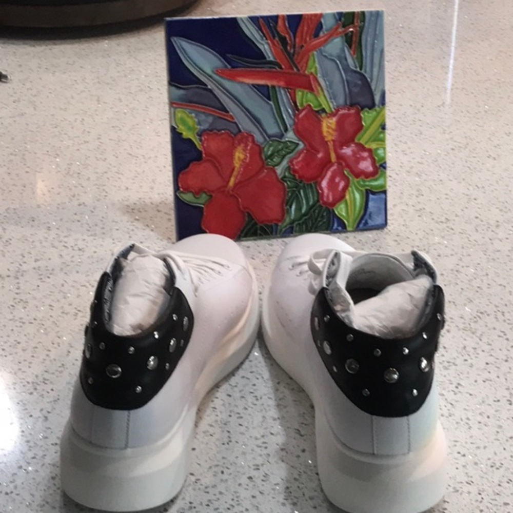 Brand NEW with Box Steve Madden High Top Studded Fashion Sneakers